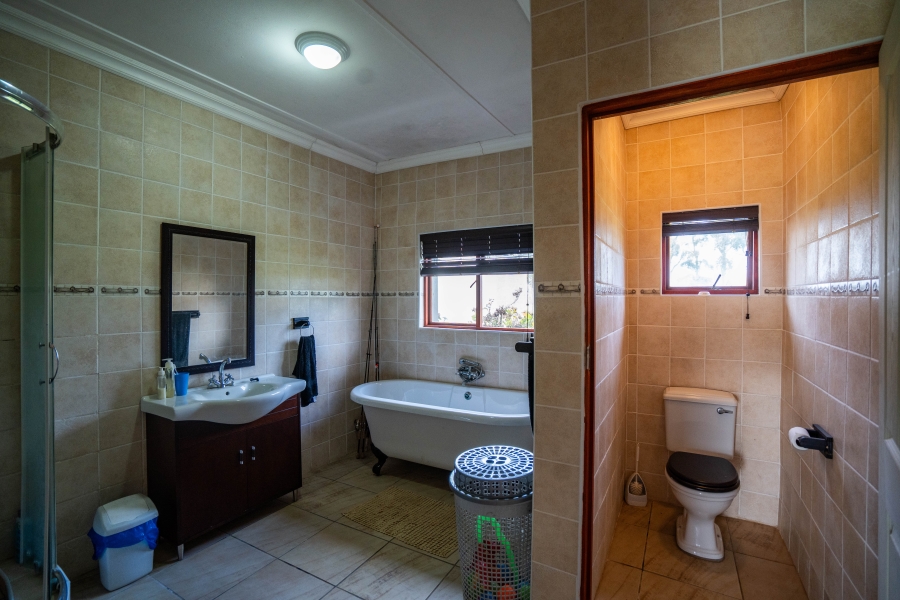 5 Bedroom Property for Sale in Grahamstown Rural Eastern Cape